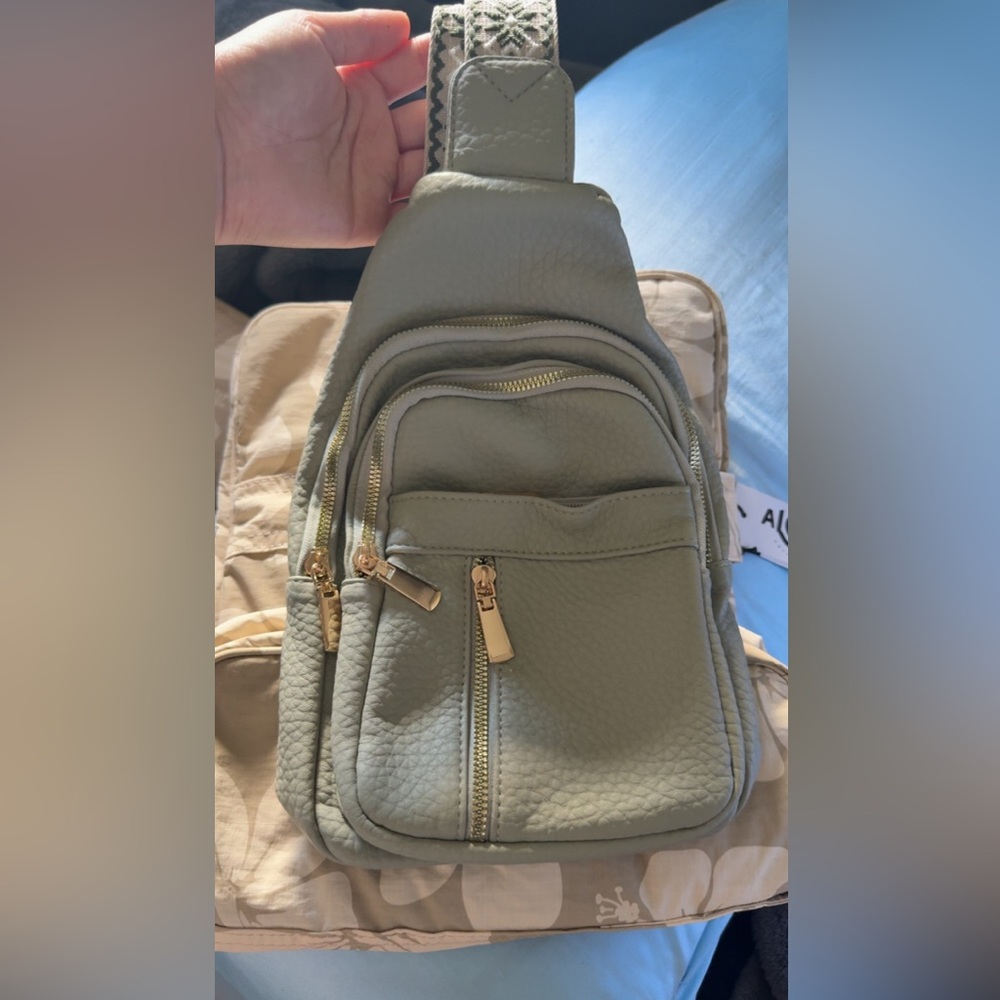 Sleek Olive Green Crossbody Bag